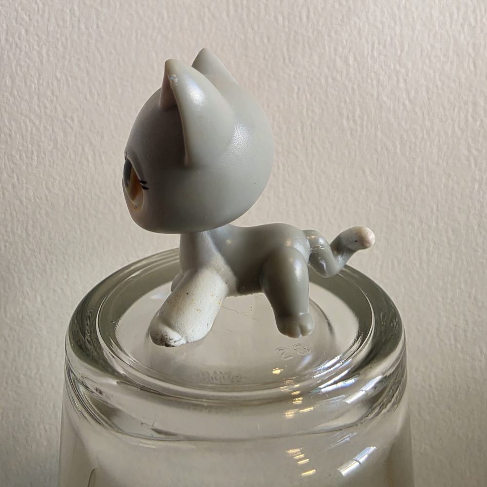 ✨️Authentic LPS Littlest Pet Shop #138 Gray White Shorthair Cat Brown Dot Eye - Picture 4 of 5